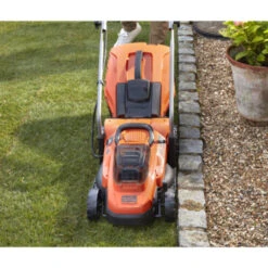 Black & Decker BLACK+DECKER 2x18V Grasmaaier BCMW33184L2-QW 33 Cm Incl. Twee 4,0 Ah Accu's -Tuin Buitenwinkel 123 491